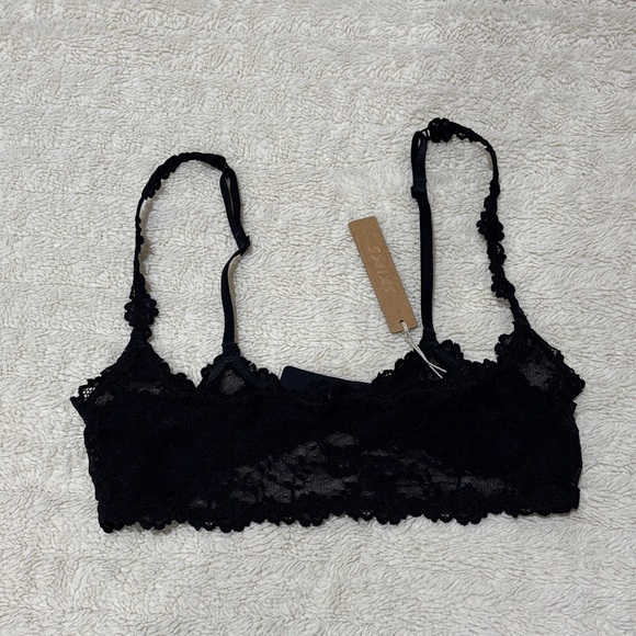 SKIMS Other - Lace Skimpy Scoop Bralette